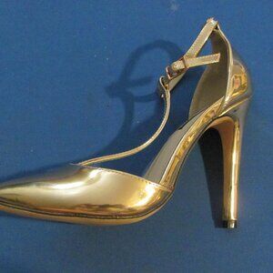 Michael Antonio Leighton Rose Gold Patent Stiletto T-Strap Pump Size 6 NIB